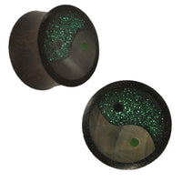 Load image into Gallery viewer, Organic Holz Plug Yin Yang Glitzer Resin grün Black Shell Tribal

