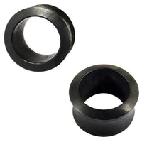 Cargar imagen en el visor de la galería, Two black, circular handgeschnitzte Holztunnel aus Eisenholz mit Maserung, inspiriert vom Tribal-Stil. Einer zeigt die Öffnung, der andere ist geneigt, um die Tiefe für gedehnte Ohrlöcher zu zeigen.
