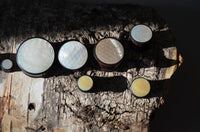 Cargar imagen en el visor de la galería, Holz Plug Perlmutt Inlay Gravur Blume des Lebens ribbed
