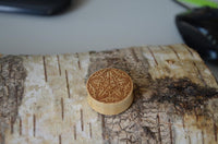 Load image into Gallery viewer, Krokodil Holz Plug Schwertlilien Stern double flared
