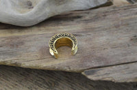 Cargar imagen en el visor de la galería, Saddle Plug Messing antik gold Sichel Bögen Tunnel
