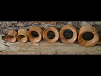 Load image into Gallery viewer, Holz Plug Olivenholz Sonnenblume handmade double flared
