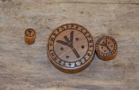 Cargar imagen en el visor de la galería, Holz Plug Teakholz Rune Leben Tod Punkte double flared
