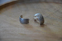 Load image into Gallery viewer, Ohrstecker 925 Sterling Silber Creole oxidiert Dornen
