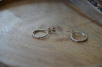 Load image into Gallery viewer, Ohrstecker 925 Sterling Silber Creole oxidiert knotig
