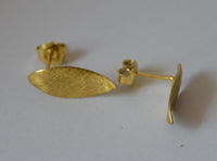 Load image into Gallery viewer, Ohrstecker vergoldet 925 Silber Mandel gewellt
