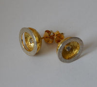 Load image into Gallery viewer, Ohrstecker vergoldet 925 Silber Rand Kelch Zirkonia
