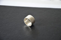 Load image into Gallery viewer, Silberring 925 Sterlingsilber Bandring Linien 13mm
