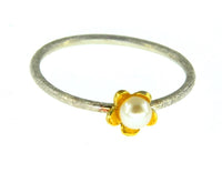 Load image into Gallery viewer, Ring Silber 925 vergoldet Perle Blume 1mm gebürstet
