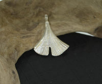 Load image into Gallery viewer, Anhänger Silber 925 vergoldet Ginkgo Blatt 25mm
