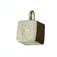 Load image into Gallery viewer, Anhänger Silber 925 Würfel crushed Stein 10mm
