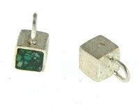 Load image into Gallery viewer, Anhänger Silber 925 Würfel crushed Stein 5mm
