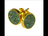 Load image into Gallery viewer, Ohrstecker Silber 925 vergoldet crushed Stein Malachit rund
