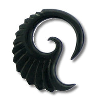 Load image into Gallery viewer, The Tribal Horn Piercing Expander Feder Spirale is a black, spiral-shaped ear gauge made from Büffelhorn with a fan-like, ridged texture—ideal for a tribal-inspired look. Displayed on a white background.
