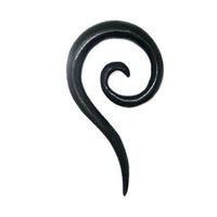 Load image into Gallery viewer, Tribal Holz Pircing Expander, Spirale mit langgezogene Spize, 6mm, Ohrring aus Eisen Holz, schwarz, Plug, Tunnel, Ohrhänger, Ohrstecker
