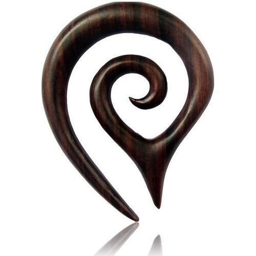 The Sonoholz Tribal Piercing Holz Spirale Spitze Unisex Expander features a hand-carved, organic wooden spiral design with a polished finish, standing out elegantly and making it a unique, stylish piercing accessory.