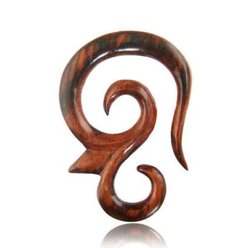A Piercing Narra Holz Drei Spitze spiralig braun gemasert Plug Ohrstecker Expander with a smooth, polished finish and abstract spiral design, shown against a white background.