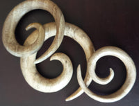Load image into Gallery viewer, Piercing Walnuss Holz Expander beige Spirale Hoop 4mm 6mm 8mm Dehnschnecke Dehner
