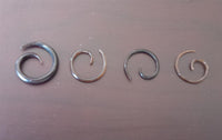 Load image into Gallery viewer, Dehner Buffalo Horn Piercing Expander schwarze Mini Spirale 1mm 1.2mm 1.5mm 2mm
