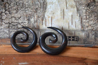 Load image into Gallery viewer, Ebony Piercing Holz dunkelbraun Spirale 8mm 10mm
