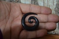 Load image into Gallery viewer, Ebony Piercing Holz dunkelbraun Spirale 8mm 10mm

