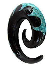 Load image into Gallery viewer, A black spiral Horn Piercing Expander with Wave Inlay Türkis features turquoise inlay accents and is crafted in a tribal style.
