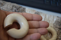 Cargar imagen en el visor de la galería, Ohr Donut Piercing Krokodilholz Holz Ohrgewicht Ring
