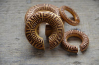 Cargar imagen en el visor de la galería, Ohr Donut Piercing griechisch Jackfrucht Holz
