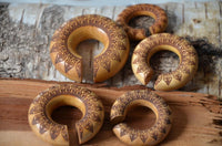 Cargar imagen en el visor de la galería, Ohr Donut Piercing Pfau Mandala Jackfrucht Holz
