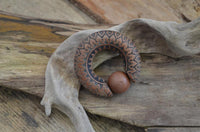 Load image into Gallery viewer, Captive Bead Klemmkugel Ring Sawoholz Piercing Blume
