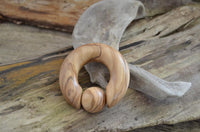Load image into Gallery viewer, Captive Bead Klemmkugel Ring Olivenholz Piercing Dehner
