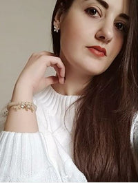 Load image into Gallery viewer, Armband Brass Perlen weiß hell Blätter Anhänger weißer Zirkonia Stein
