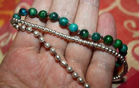 Load image into Gallery viewer, Armband dreilagig grün blau Steine Brass Perlen Baumwolle gewachst braun nickelfrei verstellbar
