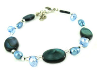 Load image into Gallery viewer, Glitzer Perlmutt Armband blau grau oval Perlen Scheiben Damen Karabiner nickelfrei 18cm-20cm
