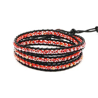 Load image into Gallery viewer, A Glitzer Lederarmband mit drei Lagen facettierten bunten Glaskristall Perlen auf Lederband, verstellbar.
