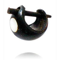 Load image into Gallery viewer, Horn Pin-Ohrringe Holzcreolen unisex schwarz Bone-Inlay weiß 10 mm
