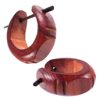 Load image into Gallery viewer, Holz Pin-Ohrringe 14 mm Ellipsen flach Kerben braun Creolen Pin handgeschnitzt
