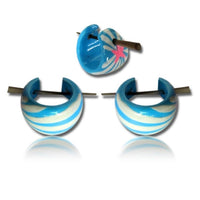 Load image into Gallery viewer, hellblau Holzcreolen rosa weiß Pin-Ohrringe Pin-Creolen Stern Streifen Holz Horn Pin 16 mm

