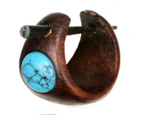Load image into Gallery viewer, Holz Pin Creolen 14mm dunkelbraun Horn-Pin Ohrringe Türkis Inlay rund Handarbeit
