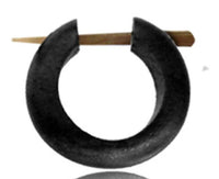 Load image into Gallery viewer, Holzcreolen Pin Creolen handgeschnitzt aus schwarzem Sonoholz, 15mm, Pin-Ohrringe
