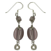 Load image into Gallery viewer, Katzenauge Ohrringe Ohrhänger oval Perle Steinsplitter lila Bügel aus Sterling Silber 925er Spiralen
