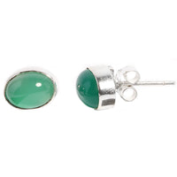 Load image into Gallery viewer, A pair of Silberohrstecker oval Ohrringe für Damen aus 925er Sterling Silber, mit glattem, grünem Edelstein. Einer von vorn und einer seitlich gezeigt, sichtbar sind der Stecker und der Butterfly-Verschluss.
