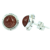 Cargar imagen en el visor de la galería, Ohrstecker Sandstein rund Braun Glitzer Kerben 8mmØ eingefasst 925er Sterlingsilber
