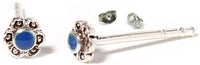 Load image into Gallery viewer, Ohrstecker, 3 mm Ø, dunkelblau, lapis, rund, in Silber mit Muster eingefasst, 925er Sterlingsilber-Stift
