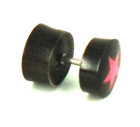 Cargar imagen en el visor de la galería, Fake Piercing Horn Plug schwarz rosa Stern Ohrstecker handgeschnitzt
