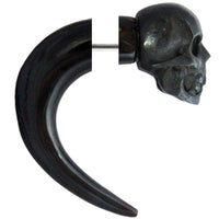 Load image into Gallery viewer, Tribal Horn Fake Piercing Totenkopf Kralle schwarz 8 mm Durchmesser Tribal Ohrstecker Ohrring

