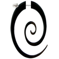 Load image into Gallery viewer, Tribal Horn Fake Piercing, schwarze ovale Spirale, Buffalo Horn, 6mm Durchmesser, Schraubverschluss, Ohrstecker, Ohrring
