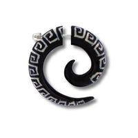 Load image into Gallery viewer, Tribal Horn Fake Piercing Celtic Spirale schwarz weiß eckig 6 mm Edelstahl Ohrring Organic
