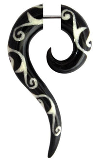 Load image into Gallery viewer, Tribal Horn Fake Piercing schwarz Spirale weiß spiralig Muster Fragezeichen Buffalo 6 mm Edelstahl
