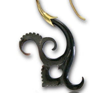 Load image into Gallery viewer, Fake Horn Piercing Hook Ohrring Brass Zacken Fishtail
